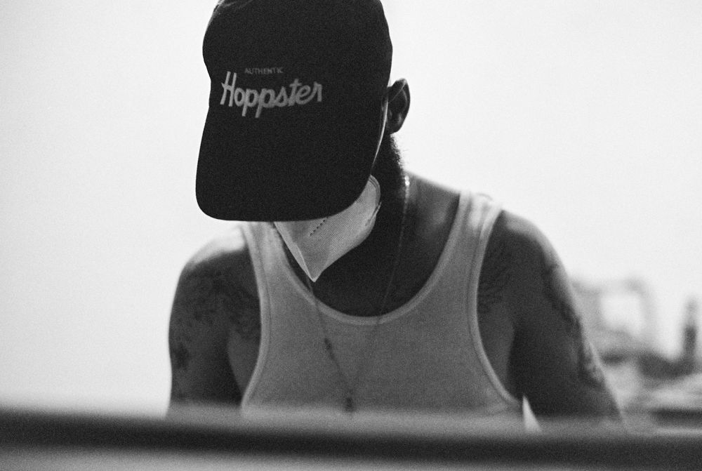 Hoppster cap over the bench, black and white