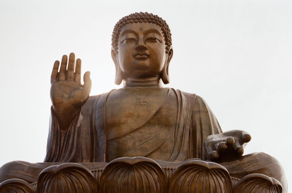 Tian Tan Buddha, hand raised